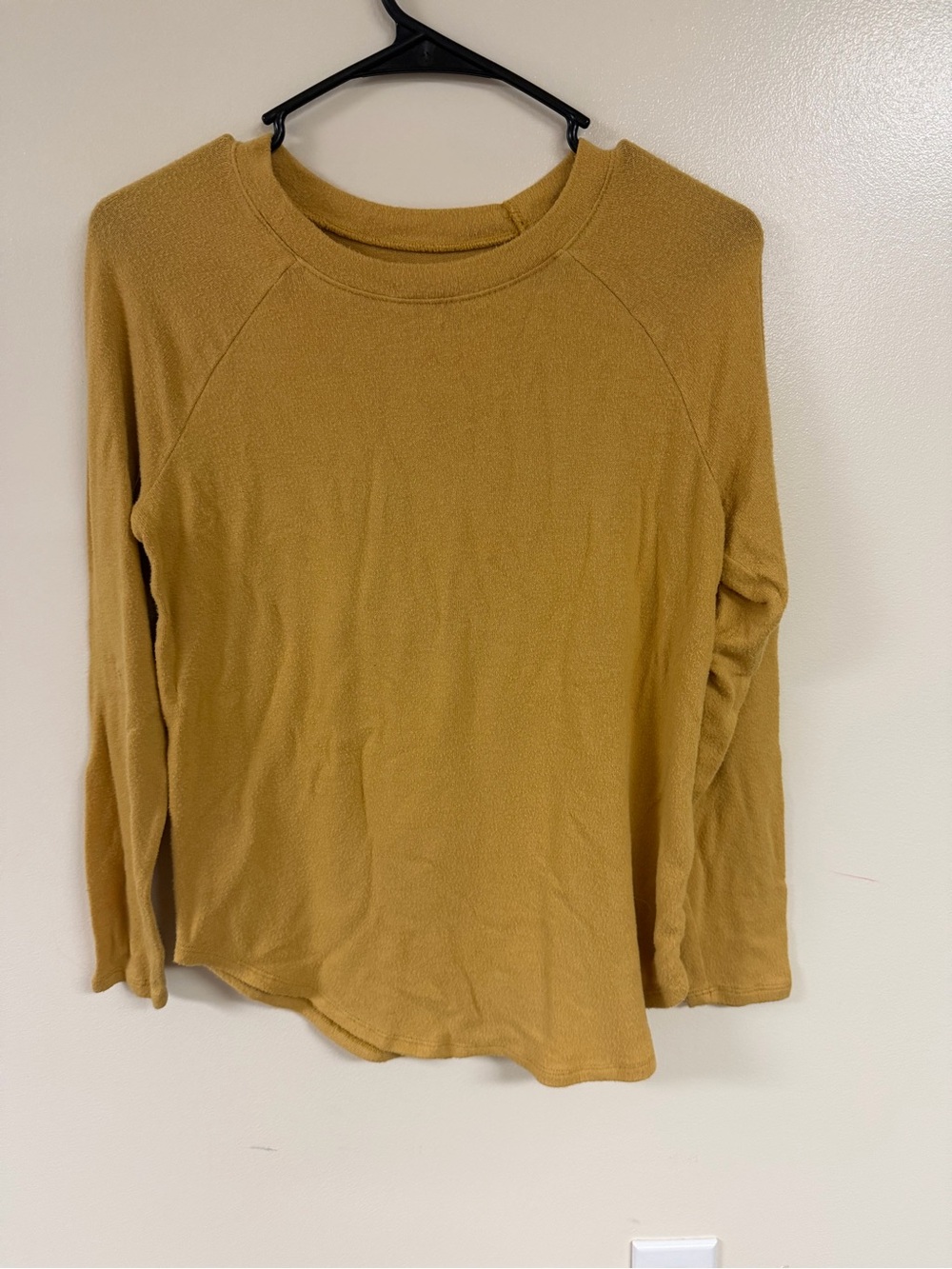 American Eagle Outfitters Mustard Crewneck Pullover